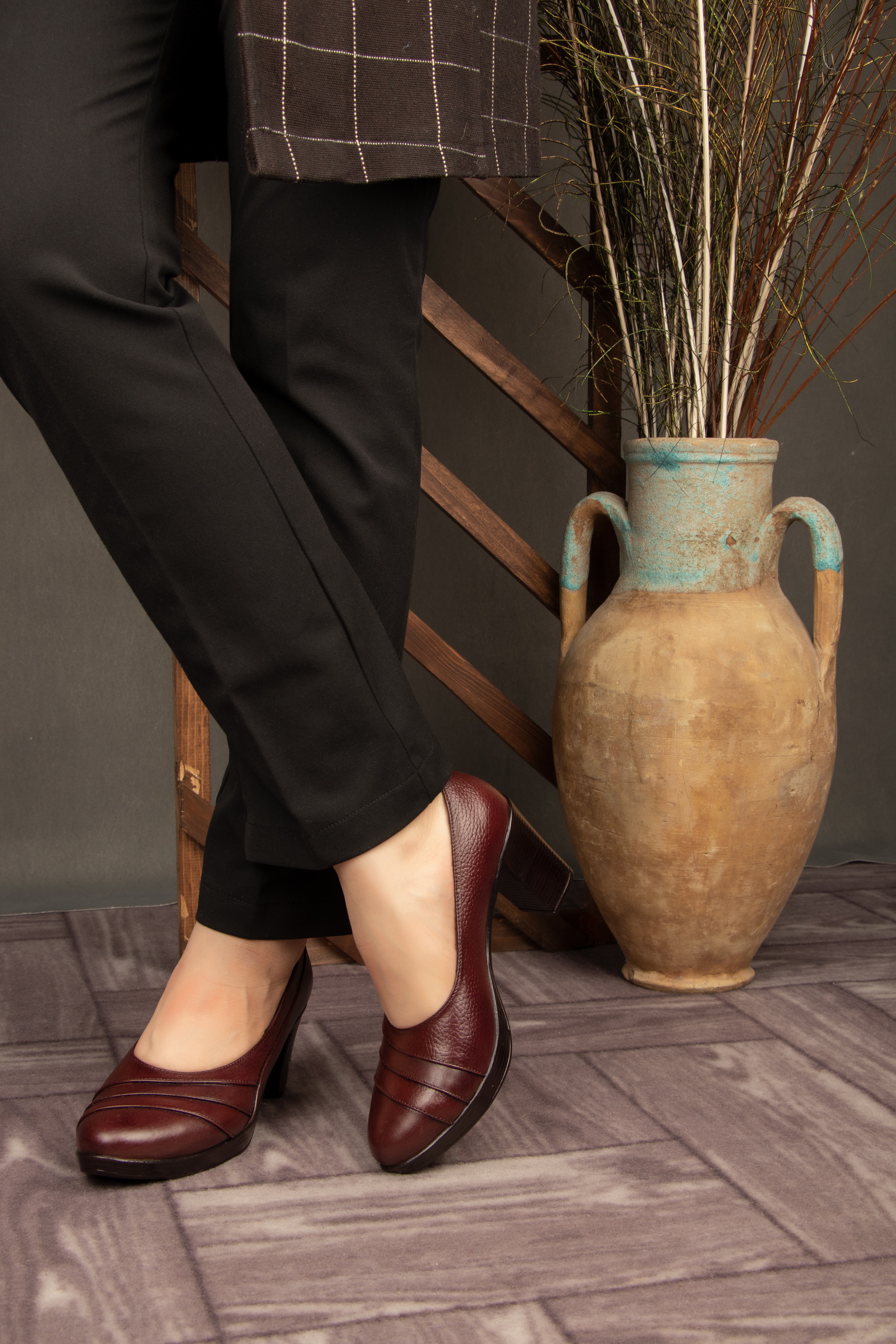 خرید آنلاین کفش پاشنه بلند چرم زنانه روشن مدل 22-7050